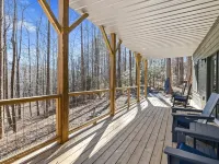 NEW Mountain Modern Hideaway! - Walk to Disc Golf Ξενοδοχεία στην πόλη McDowell County