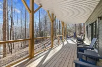 NEW Mountain Modern Hideaway! - Walk to Disc Golf