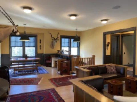 The Mission House- Located in the Finger Lakes. Hike & Bird Watch. EV Charger.