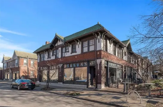 Spacious Shaw 2 Bedroom - Walk to Botanical Garden & Tower Grove - Pet Friendly