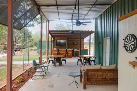 Brazos River Lodge on 15 acres