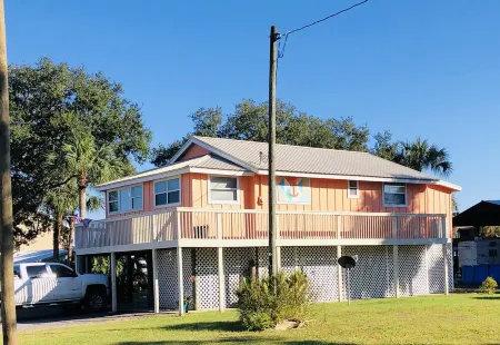 Beautiful Canal Front, Nautical Theme Home with downstairs outdoor TIki Bar