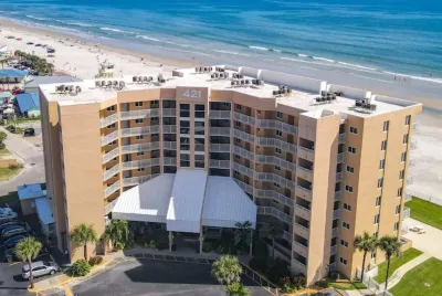 <:><Oceanfront Condo• Pool • 190 Summer Deal! Steps to Flagler Shops & Dining. Hotels near Disappearing Island