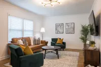 The 12th Street Retreat, King Beds, Pets Allowed