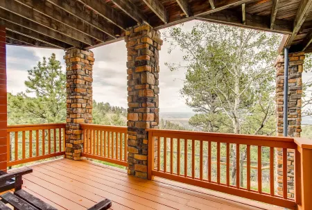 Million Dollar View Near Denver, Big West Skiing, and Countless Natural Wonders Отели рядом с достопримечательностью «Boettcher Mansion»