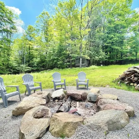 Private Adirondack Getaway. Close to Hiking Trails, Fishing, Public Beach.