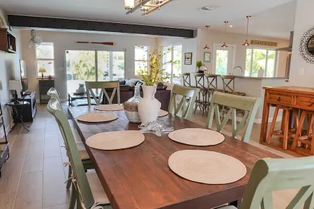 New! Amazing Waterfront Island Breezes - Heated Pool, Dock!