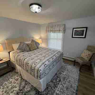 Newly renovated 3 bedroom, 2 bath bungalow, just steps to downtown BBH. Rooms