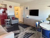 Retro Ocean Front, Private Deck, Pool, Elevator, Linens