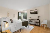 Desert Hideaway - Modern 2 Bdr w/ Mountain Views, Pool, & Hot Tub