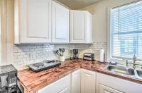 Charming Cottage with easy access to local attractions-pet and kid friendly Hotels in Dillon County