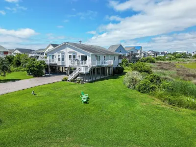 Amazing Coastal Views/Beach 3 Min/Fully Stocked, Family Friendly, Fun, Games! St. 레지스 HOA 주변 호텔