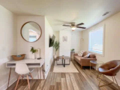 2BR 2Bath - Swamp Rabbit Trail Resort 帕克酒店