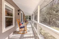 "UNWIND BY THE WATER'S EDGE" Beautiful 2/1 Cabin w/ Hot Tub on Roaring Creek!