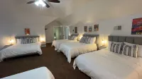 BellaLuna sleeps 22!!! Massive home for groups centrally located from 5 venues!