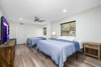 Spacious charming Renovated Home near UF and SF 大眾超市（獵人十字店）附近的飯店