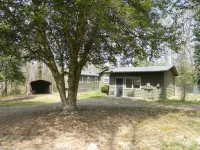 Primo location, Unique layout with lots of privacy, bring your pup! Hotels in Hiawassee