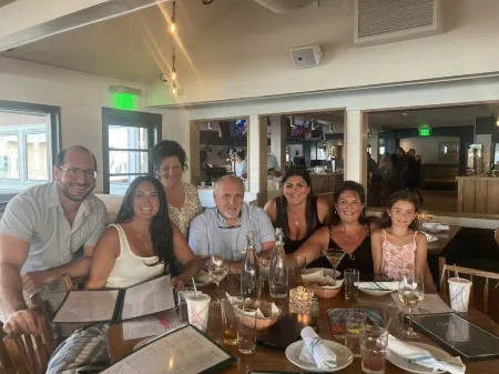 Family Fun Home. 5 Bedroom & Inground Pool ! 4 blocks from the Beach !