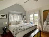 #CozyBluffs #OakBluffs #EastChop 1 BD, 1.5 bath home-Walk to Town-Ferries-Beach!