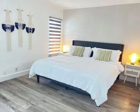 Amazing bohemian house with a pool in a very nice neighborhood Hotels in Sunrise