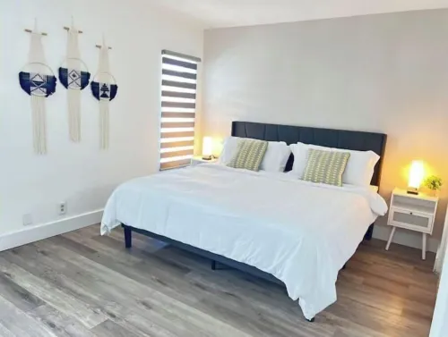 Amazing bohemian house with a pool in a very nice neighborhood Hotels in Sunrise