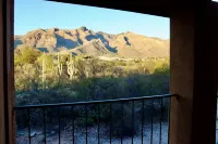 Newly renovated condo with mountain views! Hotels near Safeway