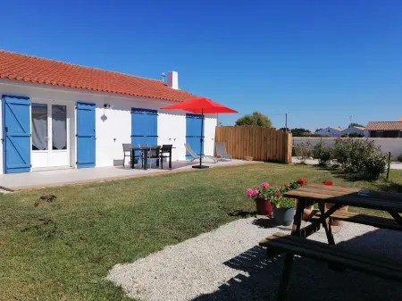 Detached house near beach and shops