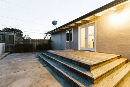 you will love this Craftsman style home Отели в г. Сисайд