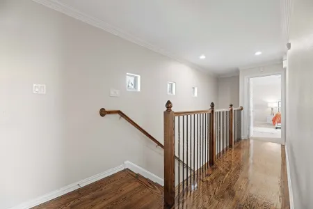 1 mi to AT&T / King Beds / Game-room / Study Desks