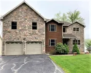 Pocono Area Lakefront Estate, GREAT FOR KIDS, Pontoon boat for rent, game room.