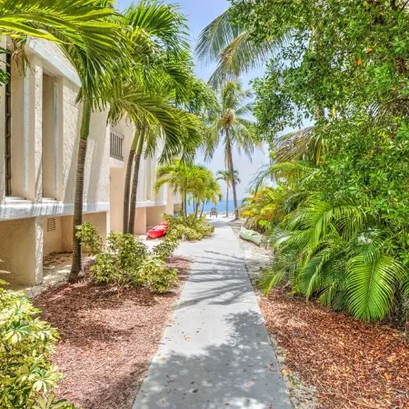 BEACHFRONT CONDO on Coco Plum Beach with Heated Pool