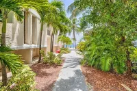 BEACHFRONT CONDO on Coco Plum Beach with Heated Pool