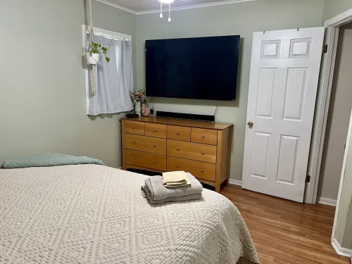 InstaWorthy Spa Oasis ~ Hot Tub ~ KING Adjustable Base Bed ~ 15Min to Beach