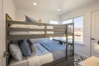 Beautiful New 4 Bedroom Home with views Minutes from Arches