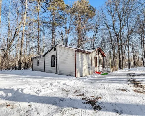 Woodland Retreat I Pet Friendly I Mins to Town Hotels in Stephenson