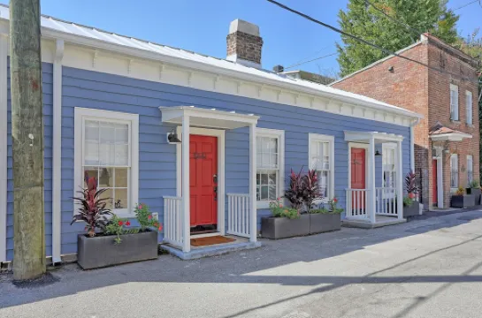 New Historic 1 Bed/1 Bath Suite Steps to River Street!