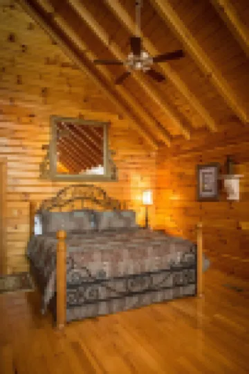 ✧Queen Cabin - wait until you see the BATHROOM!