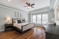Bright 4 Bdr w Big Backyard & Fire Pit!