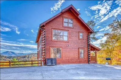 Premium Host: Full Log Cabin/Spectacular MountainViews/ HotTub/WiFi/Pool/Gym !!!