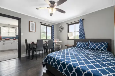Magnolia Apt- Great Amenities & Price. High Quality Beds and Pillows