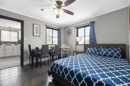 Magnolia Apt- Great Amenities & Price. High Quality Beds and Pillows
