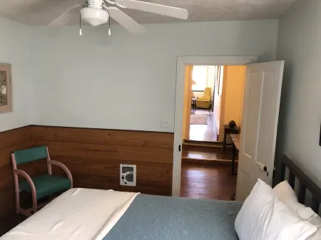 The Flat above Horn O Plenty Freshtaurant