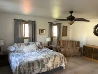 Central located. Includes finished 2 car garage! 1 minute from beach! - Homestays