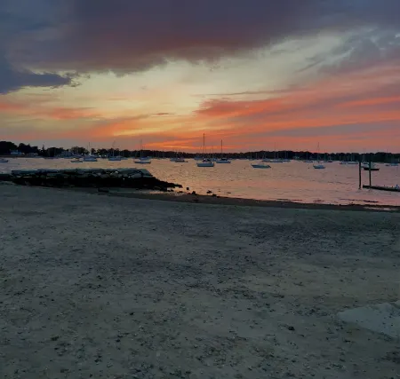 Historic Chateau Palmer A. Downtown Bristol RI Отели в г. Бристоль