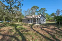 Entire Home! Waterfront Retreat, Private Dock, 3 Acres, 10 min. to beach!!