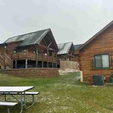 Cozy 3 Bed 2 Bath Cabin located next to Three Bears Resort in Warrens Wisconsin Hotel Exterior