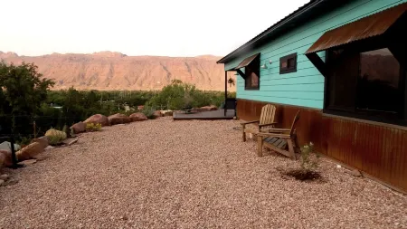 Downtown, Dog Friendly, Moab Home with Amazing View Отели рядом с достопримечательностью «Moab Valley»