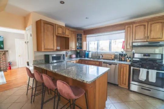 Tufts 4BD/2BA - 5.MIN to Harvard&Boston / Free Parking / Walk to Subway