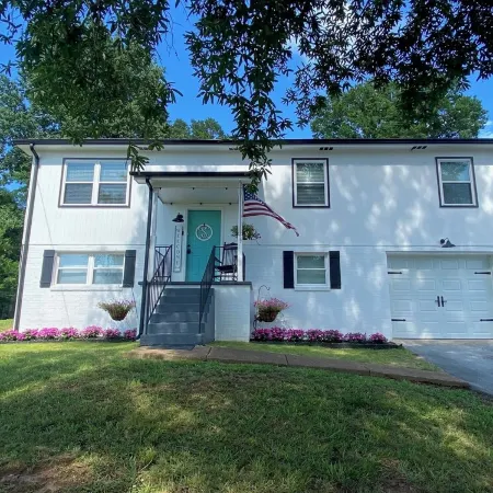 BIG OAK LODGE- 3.5 miles to lake & Chester Frost Park, boats & trailers welcome