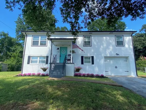 BIG OAK LODGE- 3.5 miles to lake & Chester Frost Park, boats & trailers welcome